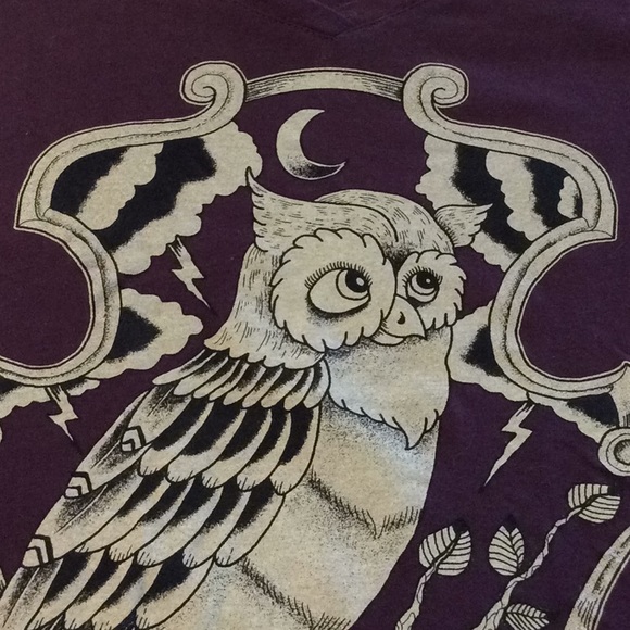 Black Market Art V-Neck Tee with Owl design - Picture 2 of 7